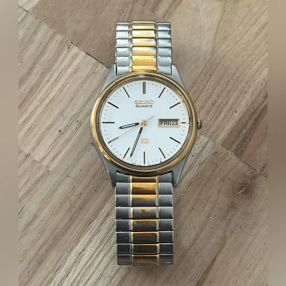 Seiko SQ Vintage Men’s Watch Two-Tone Stretch Bracelet Silver Dial Date Window